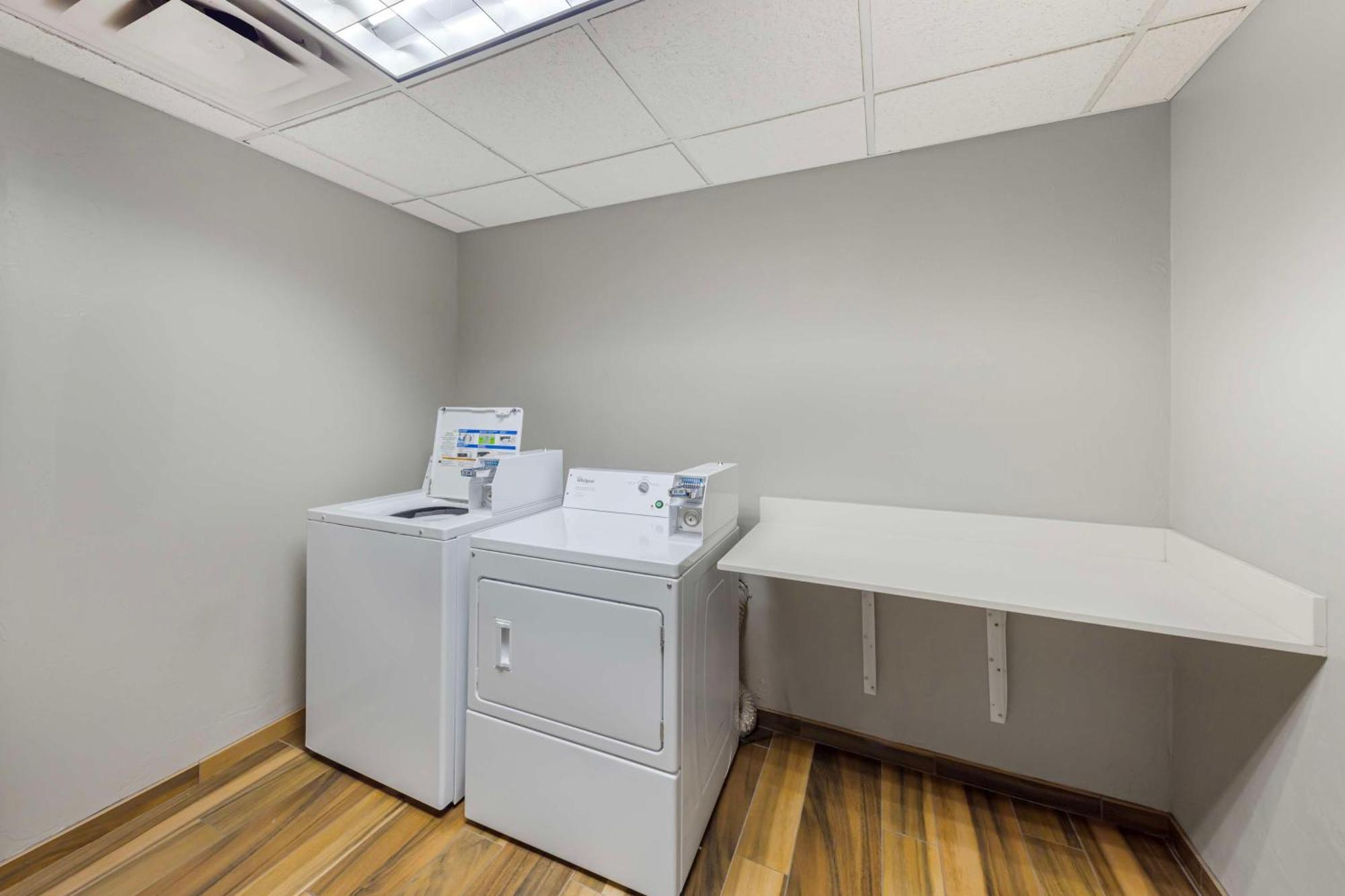 Best Western Plus Midwest City Inn & Suites Eksteriør billede