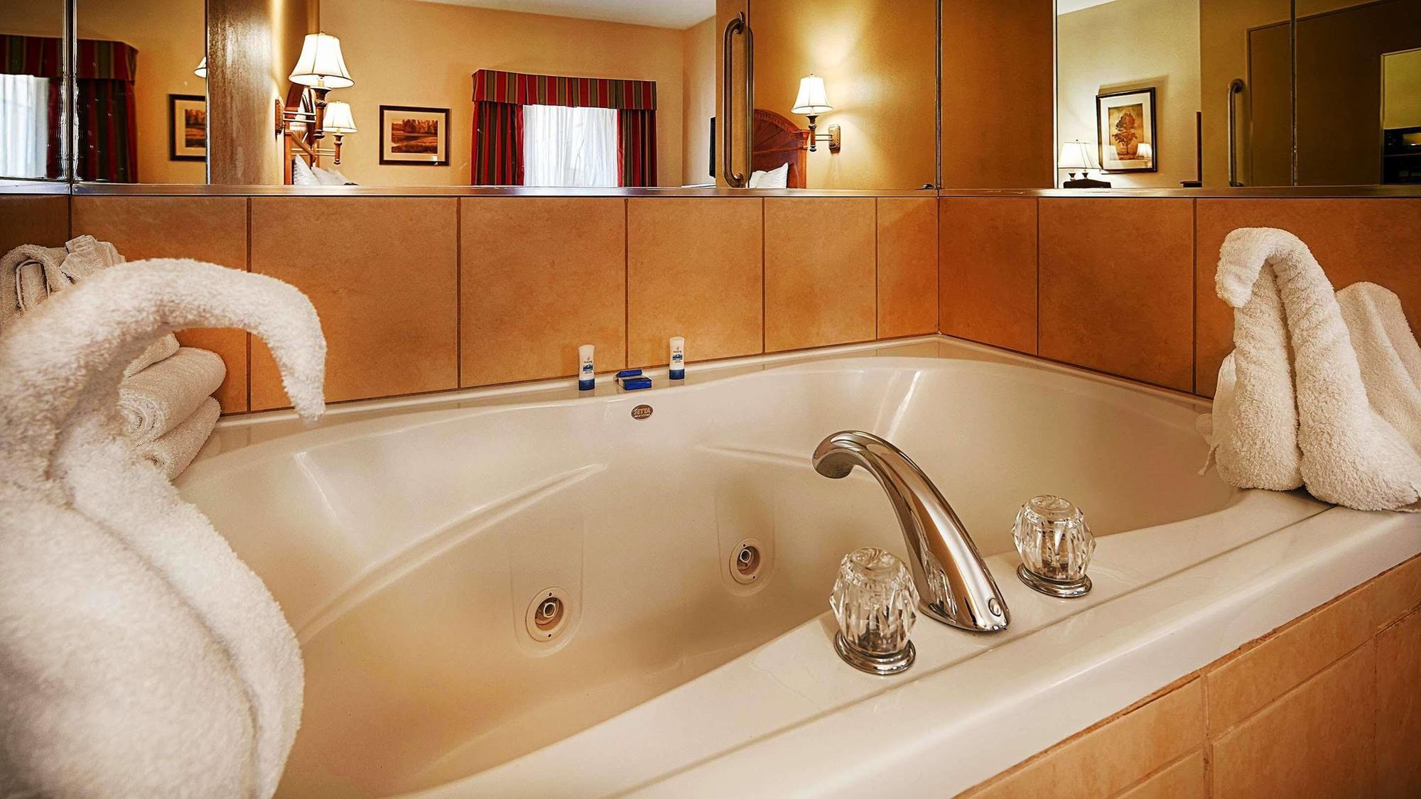 Best Western Plus Midwest City Inn & Suites Eksteriør billede